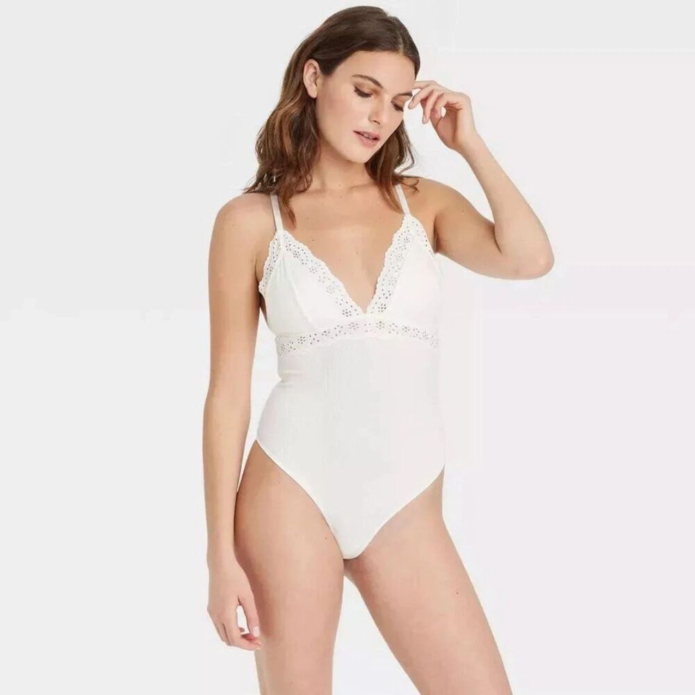 Colsie Women's Ribbed Eyelet Lace Trim Bodysuit Off White Size L - New!